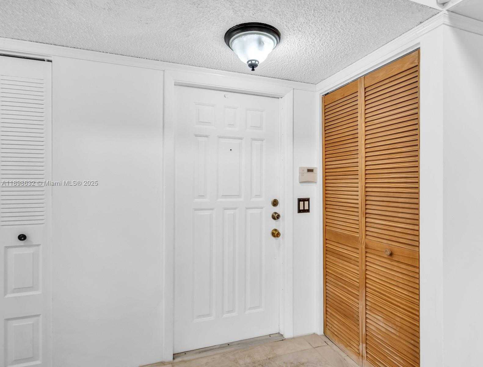 Small Image of 6326 NORTH WEST 170TH TER, Hialeah Number 3