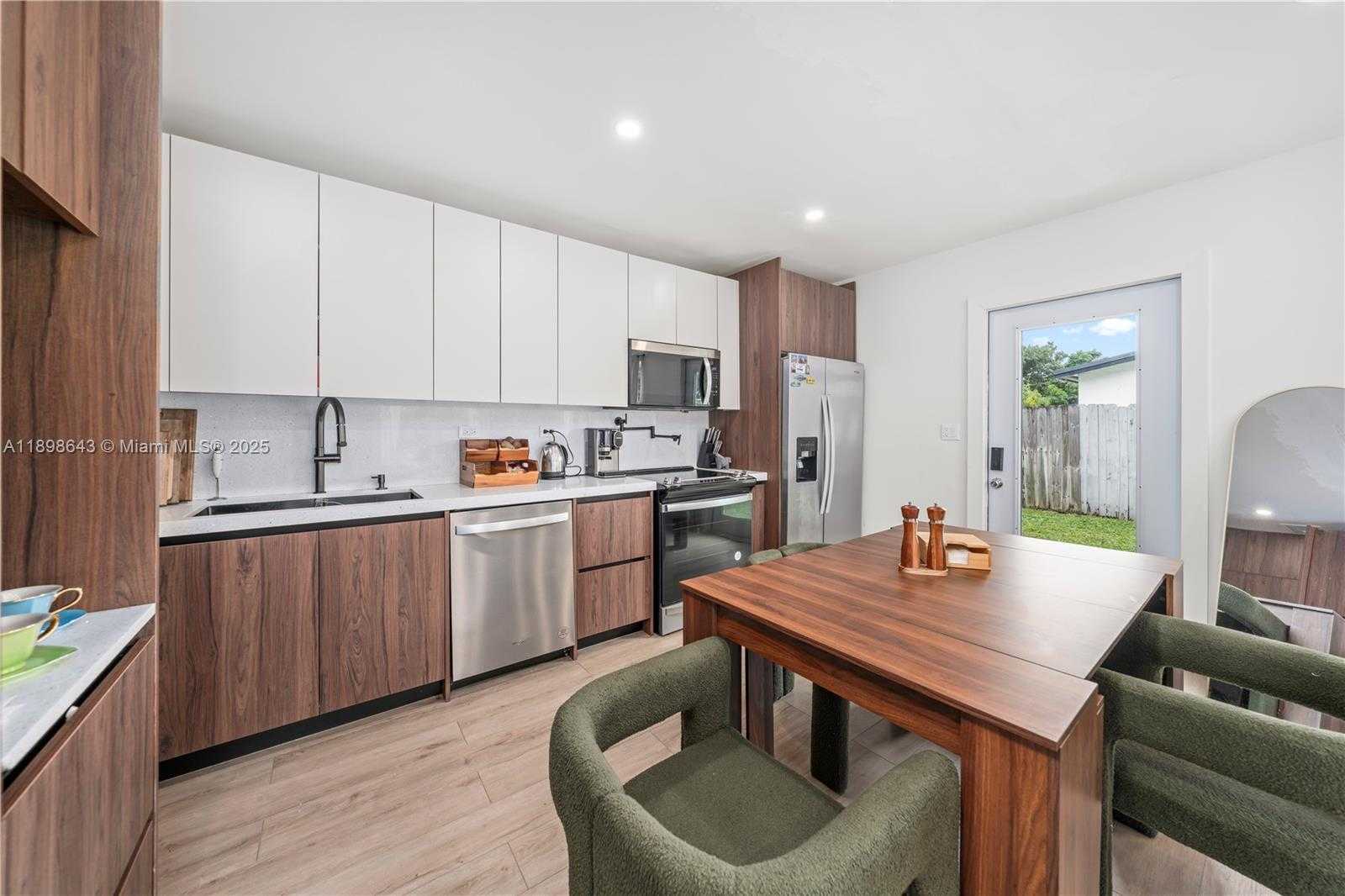 Small Image of 1320 NORTH EAST 210TH TER, Miami Number 11