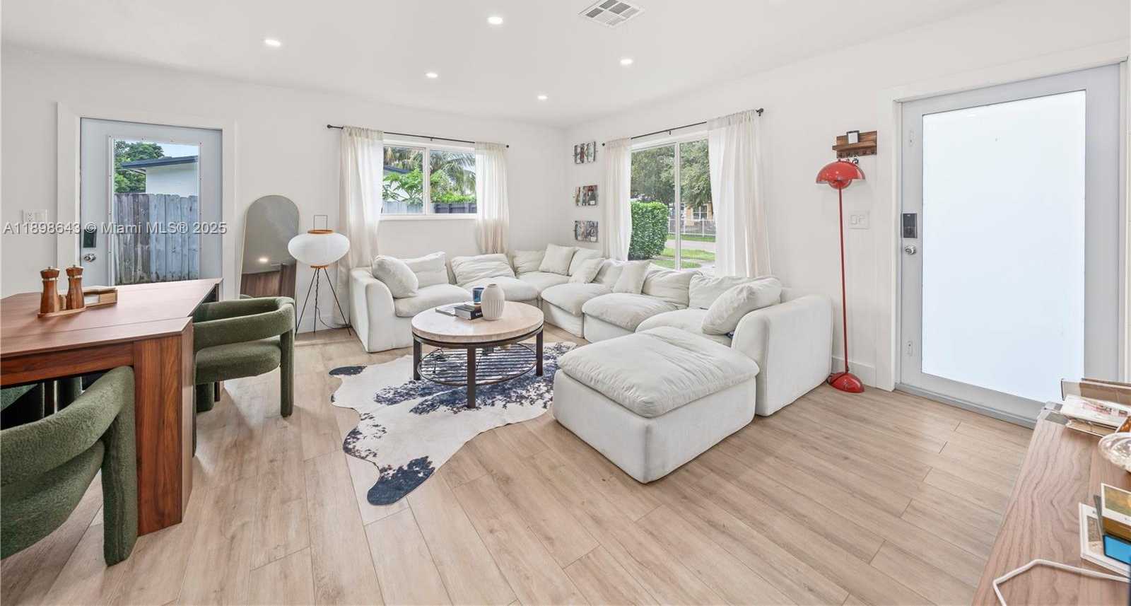 Small Image of 1320 NORTH EAST 210TH TER, Miami Number 13