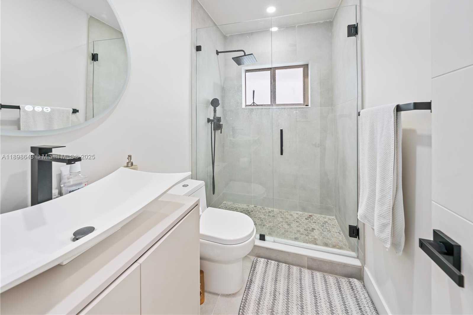 Small Image of 1320 NORTH EAST 210TH TER, Miami Number 15