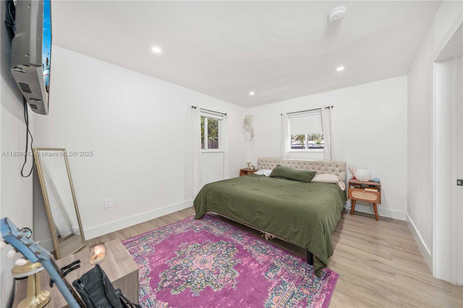 Small Image of 1320 NORTH EAST 210TH TER, Miami Number 16
