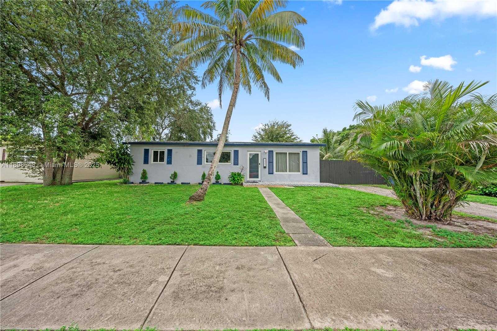 Small Image of 1320 NORTH EAST 210TH TER, Miami Number 2
