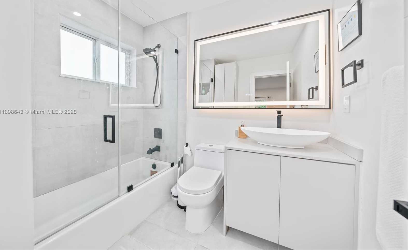 Small Image of 1320 NORTH EAST 210TH TER, Miami Number 20