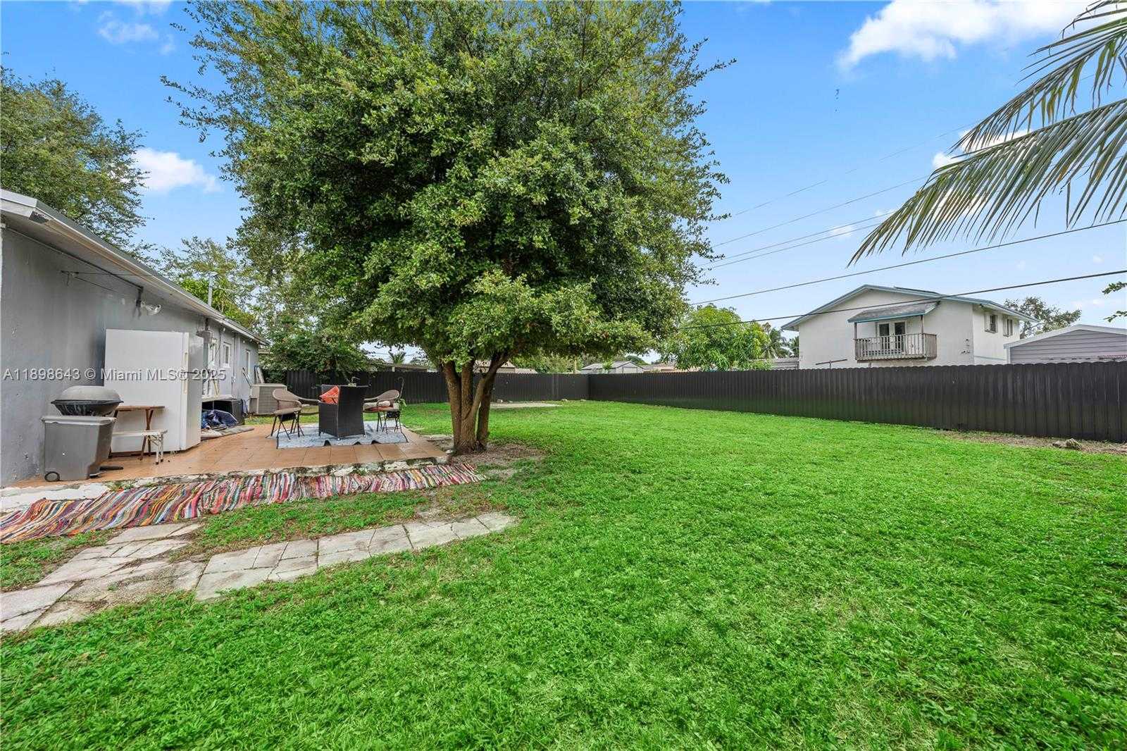 Small Image of 1320 NORTH EAST 210TH TER, Miami Number 23