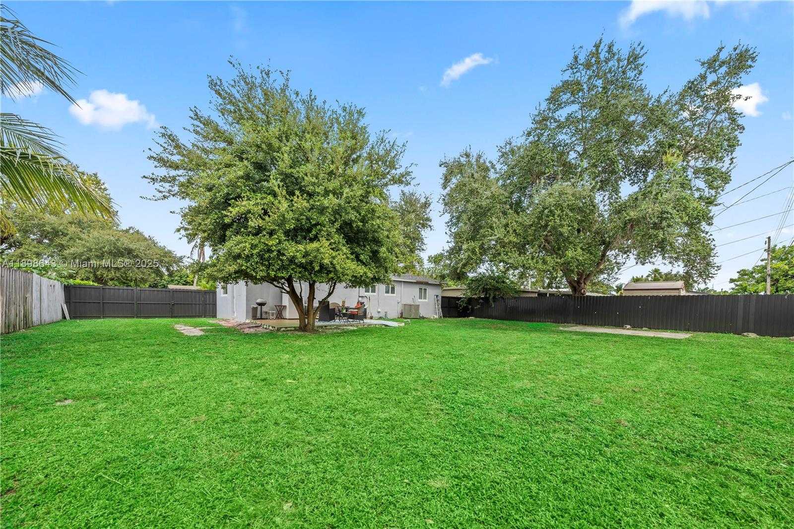 Small Image of 1320 NORTH EAST 210TH TER, Miami Number 24