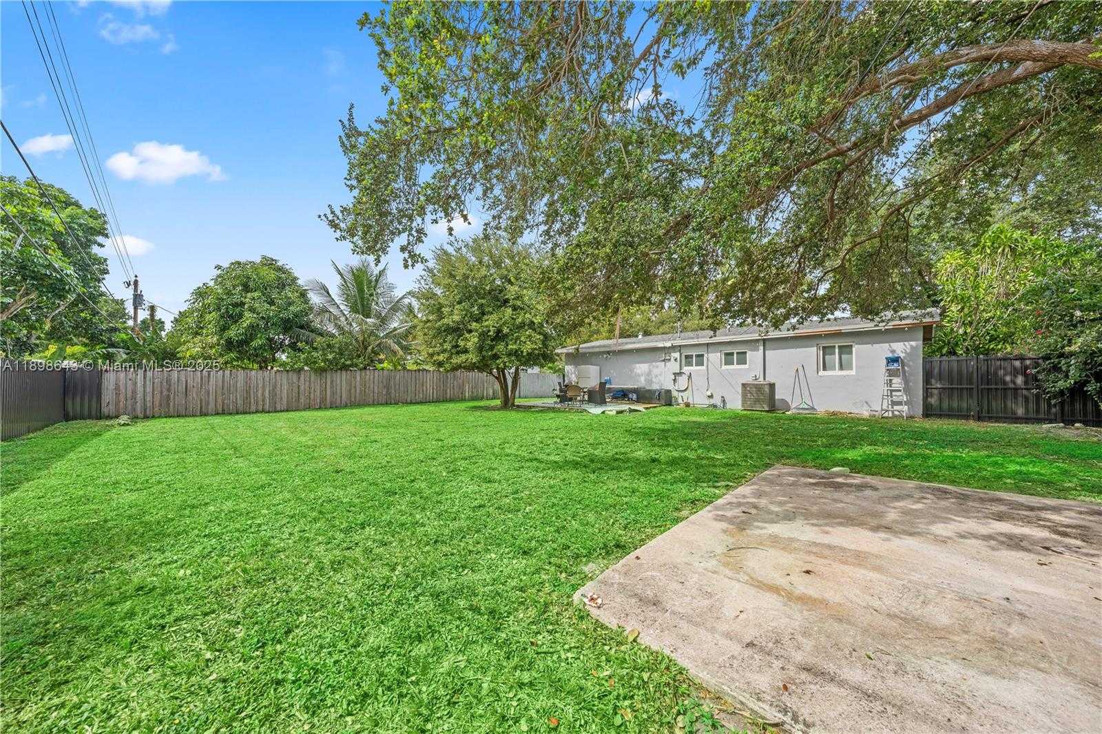Small Image of 1320 NORTH EAST 210TH TER, Miami Number 25