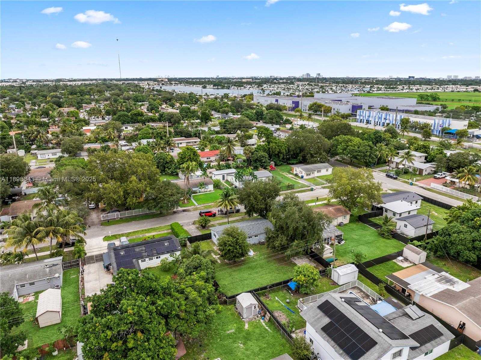 Small Image of 1320 NORTH EAST 210TH TER, Miami Number 3