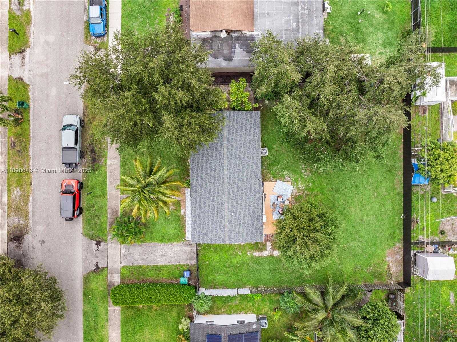 Small Image of 1320 NORTH EAST 210TH TER, Miami Number 4