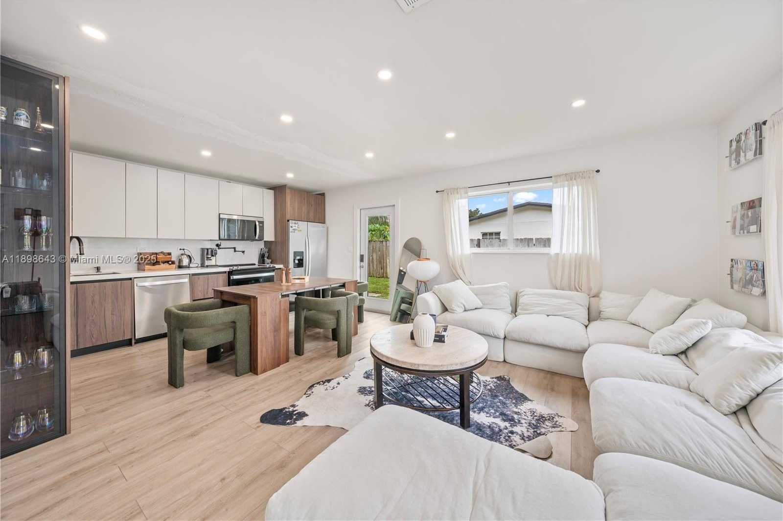 Small Image of 1320 NORTH EAST 210TH TER, Miami Number 7