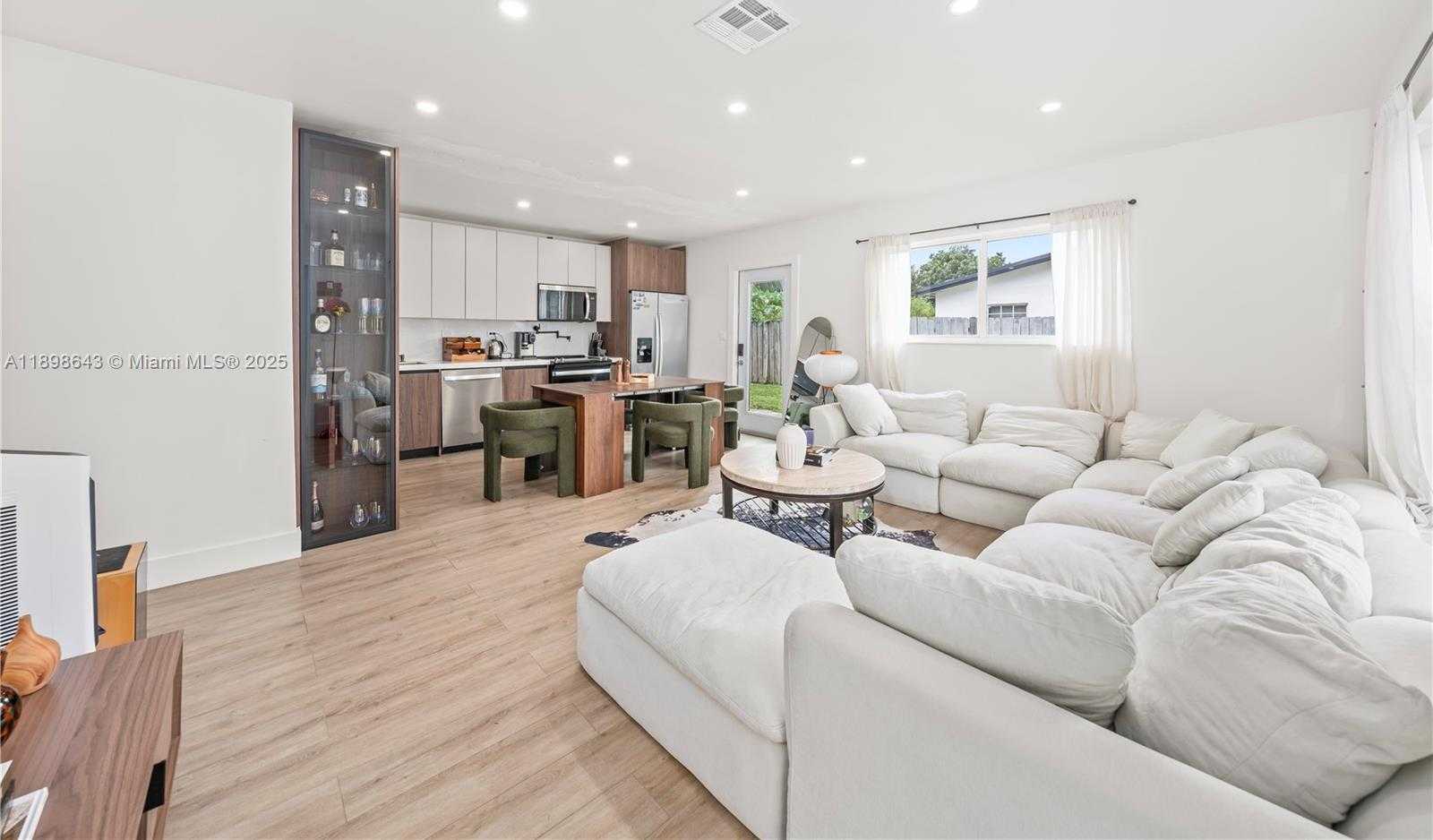 Small Image of 1320 NORTH EAST 210TH TER, Miami Number 8