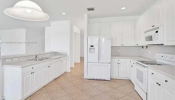Small Image of 1042 SUNFLOWER CIR #1042, Weston Number 3