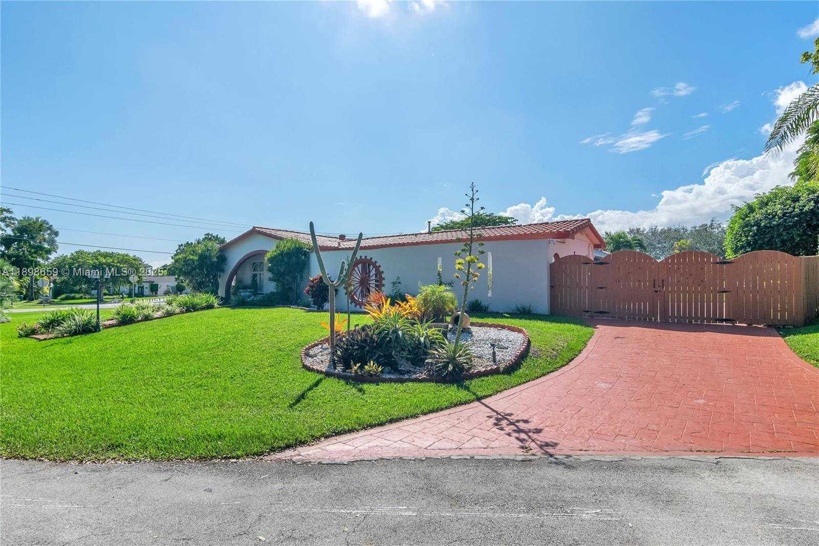 Small Image of 17320 SOUTH WEST 89TH AVE, Palmetto Bay Number 2