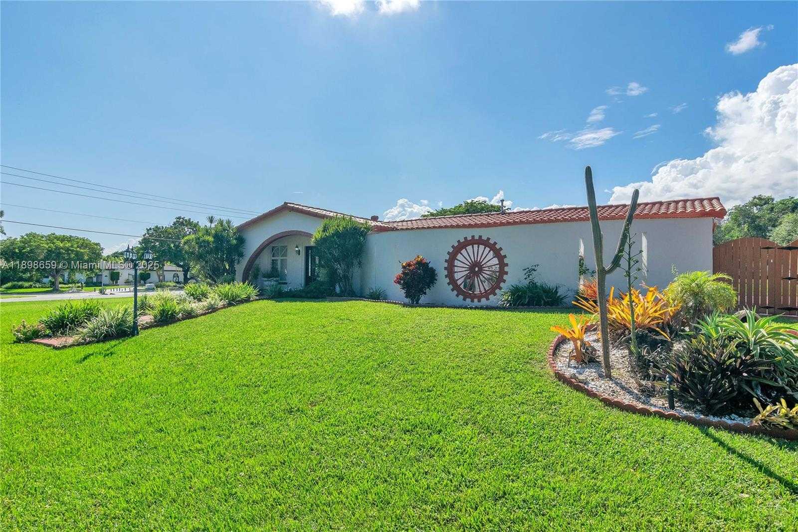 Small Image of 17320 SOUTH WEST 89TH AVE, Palmetto Bay Number 3