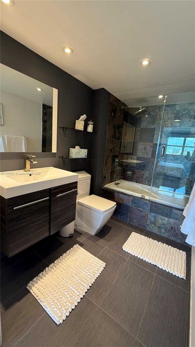 Small Image of 90 ALTON RD #909, Miami Beach Number 3