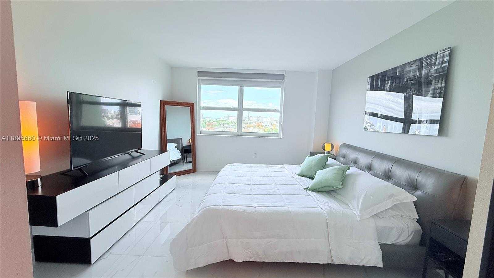 Small Image of 90 ALTON RD #909, Miami Beach Number 4