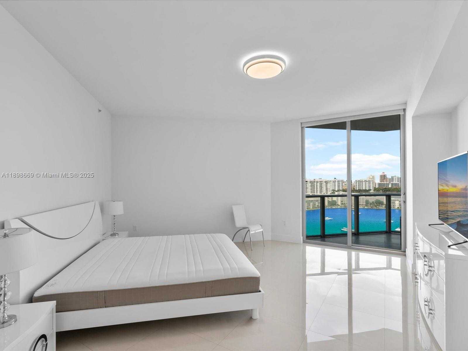 Small Image of 17301 BISCAYNE BLVD #1704, North Miami Beach Number 24