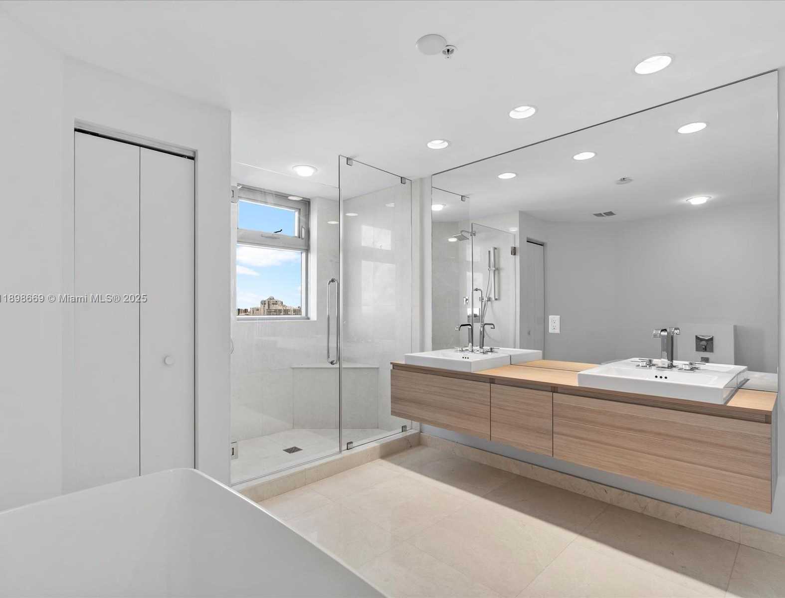Small Image of 17301 BISCAYNE BLVD #1704, North Miami Beach Number 28