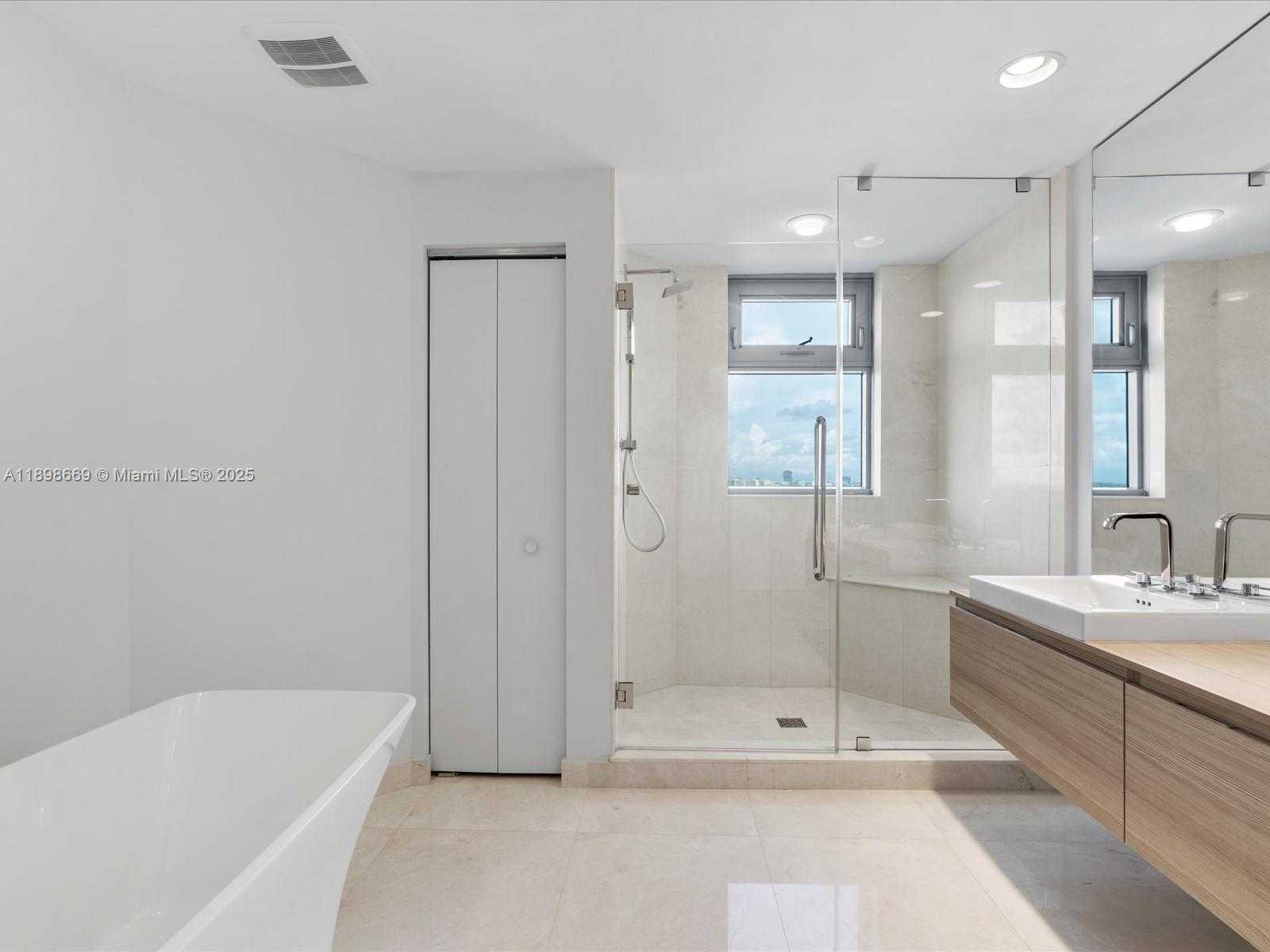 Small Image of 17301 BISCAYNE BLVD #1704, North Miami Beach Number 29