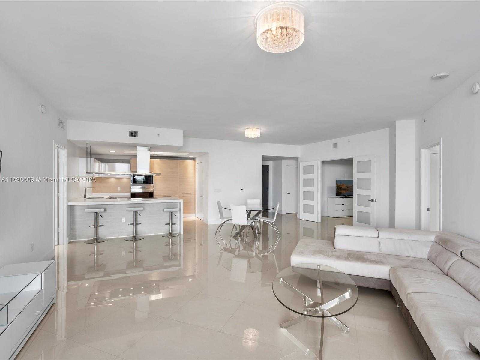 Small Image of 17301 BISCAYNE BLVD #1704, North Miami Beach Number 3