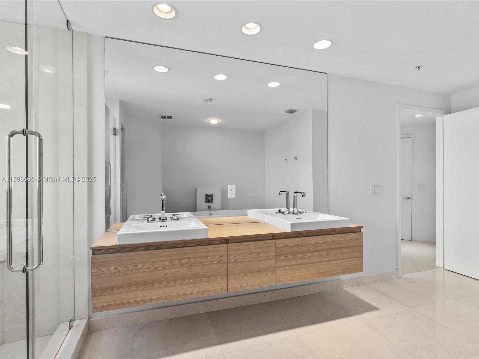 Small Image of 17301 BISCAYNE BLVD #1704, North Miami Beach Number 30