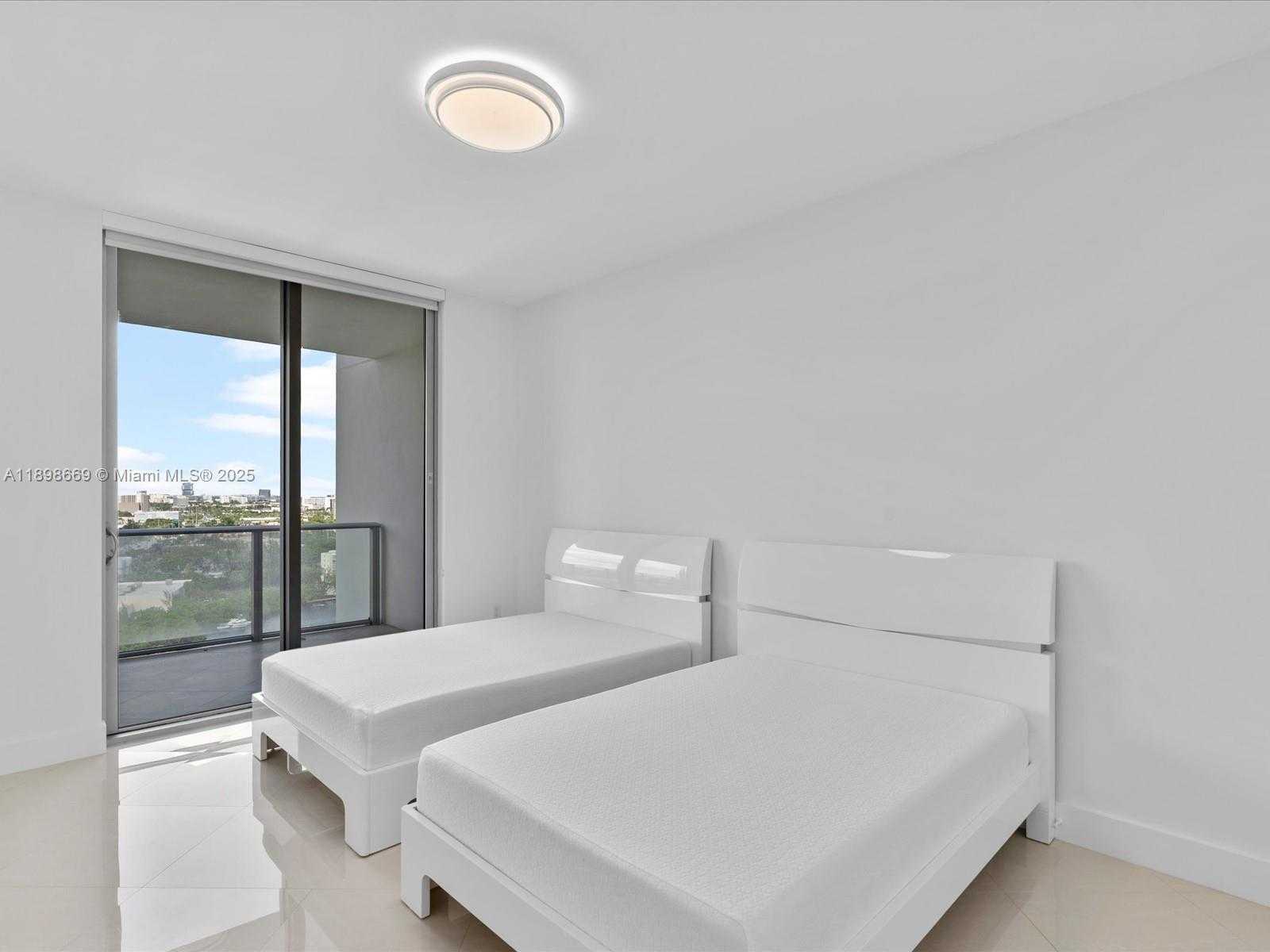Small Image of 17301 BISCAYNE BLVD #1704, North Miami Beach Number 31