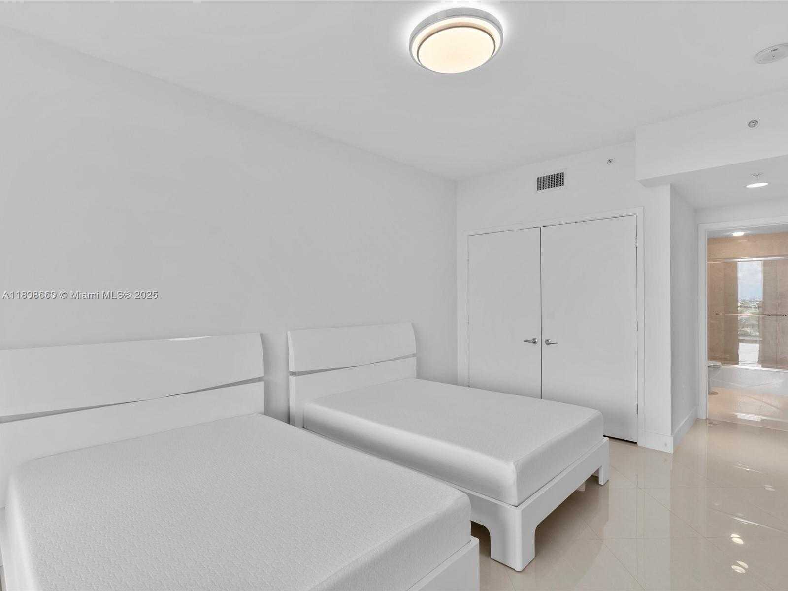 Small Image of 17301 BISCAYNE BLVD #1704, North Miami Beach Number 34