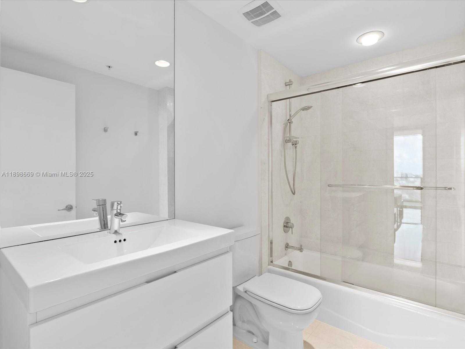 Small Image of 17301 BISCAYNE BLVD #1704, North Miami Beach Number 35