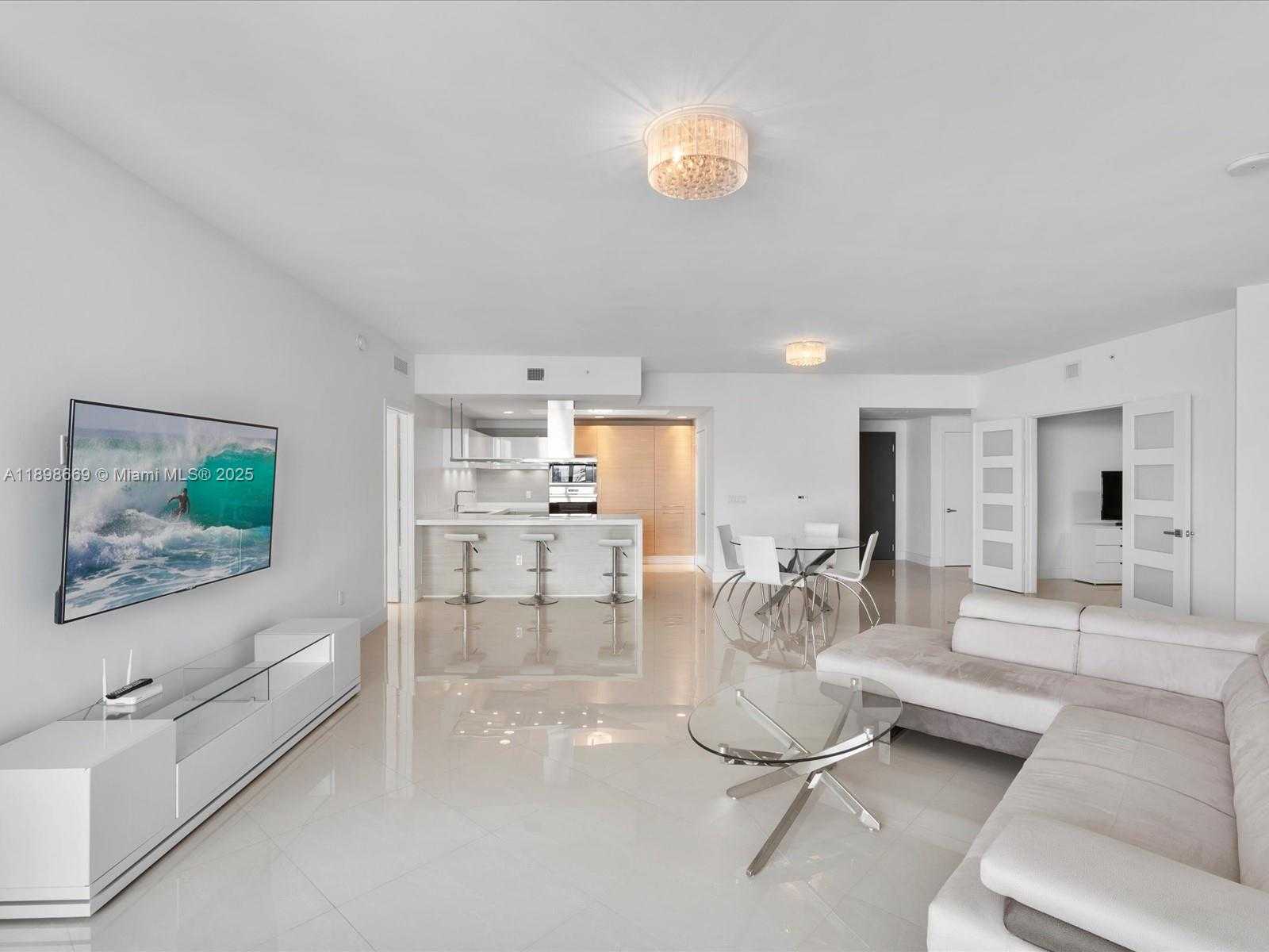 Small Image of 17301 BISCAYNE BLVD #1704, North Miami Beach Number 4