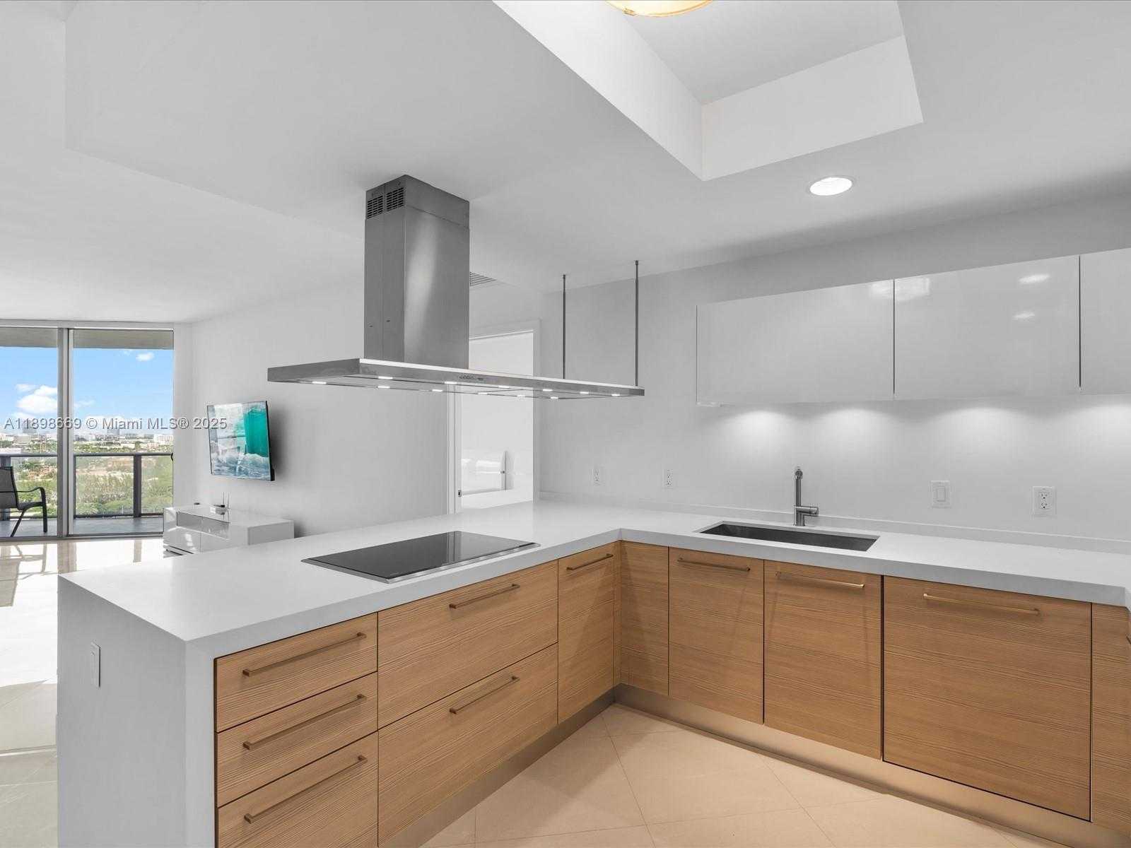 Small Image of 17301 BISCAYNE BLVD #1704, North Miami Beach Number 6