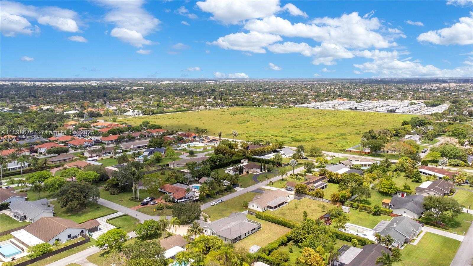 Small Image of 15300 SOUTH WEST 164TH ST, Miami Number 38