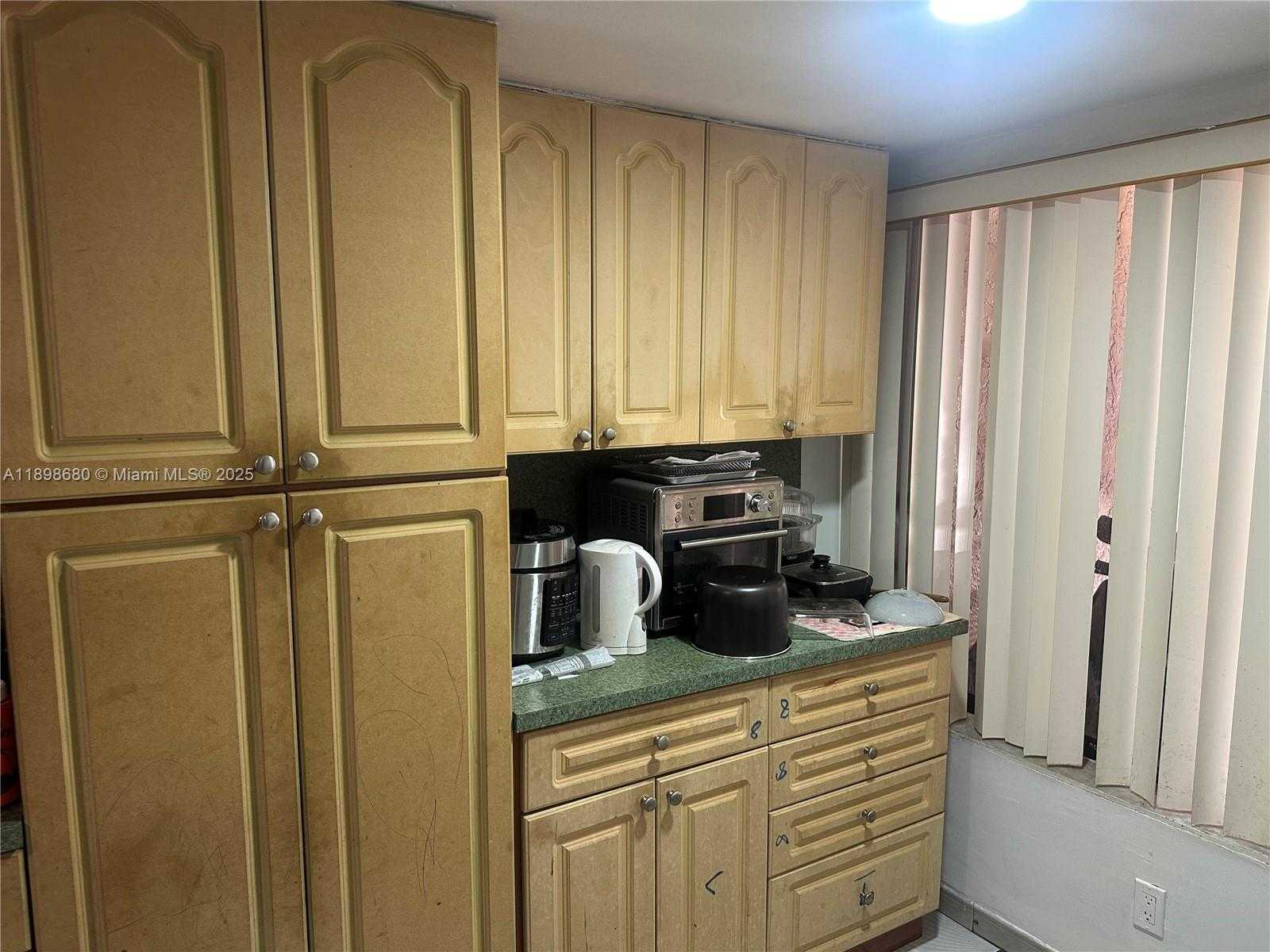 Small Image of 3992 WEST 8TH LN #24, Hialeah Number 12