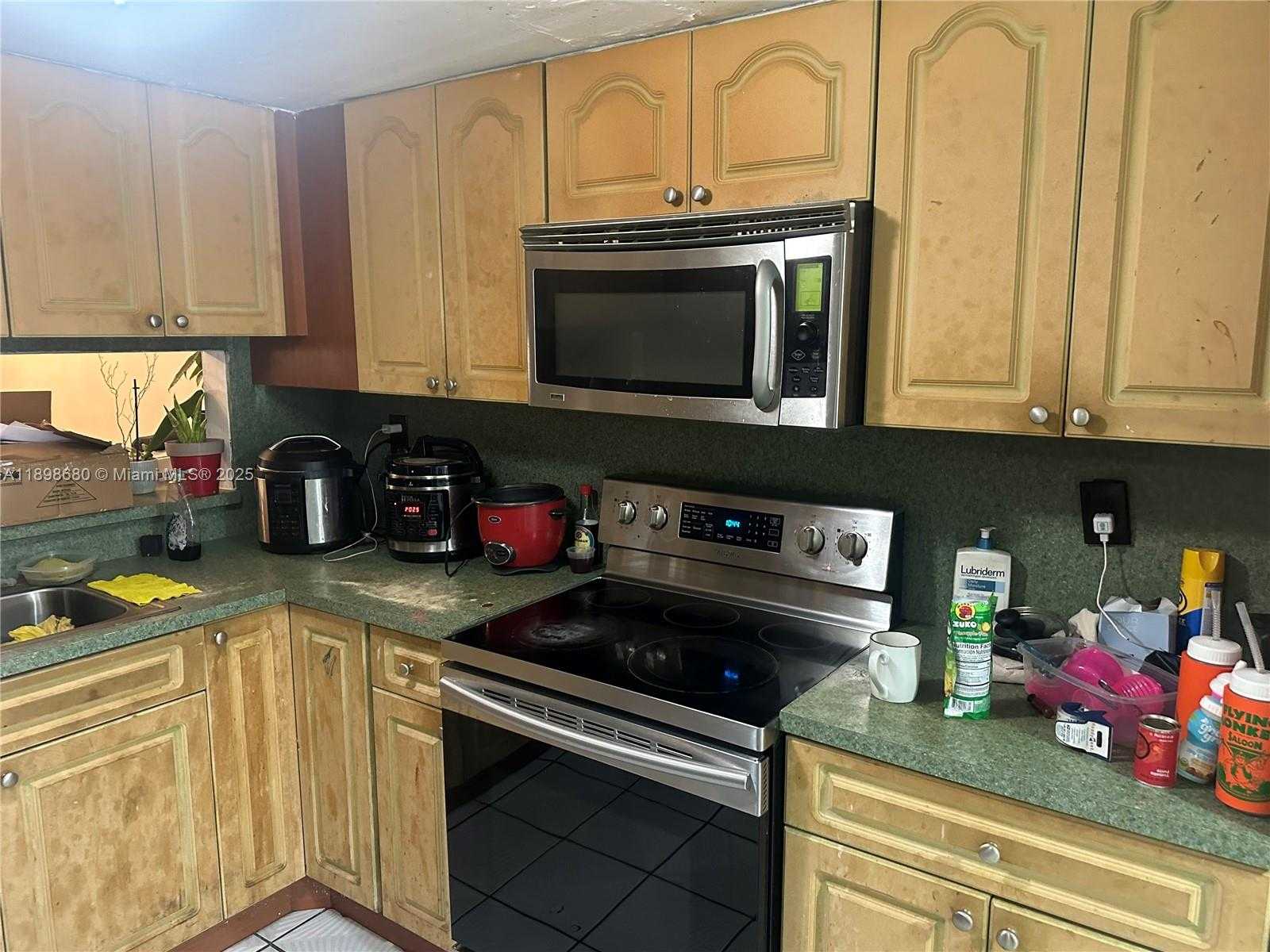 Small Image of 3992 WEST 8TH LN #24, Hialeah Number 13