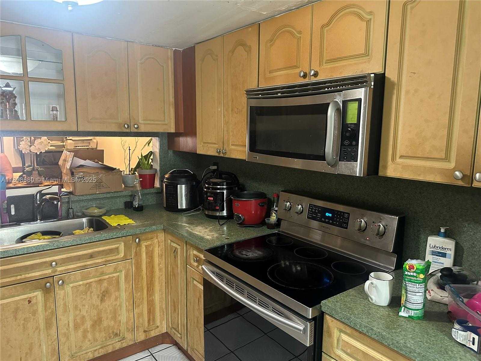 Small Image of 3992 WEST 8TH LN #24, Hialeah Number 9
