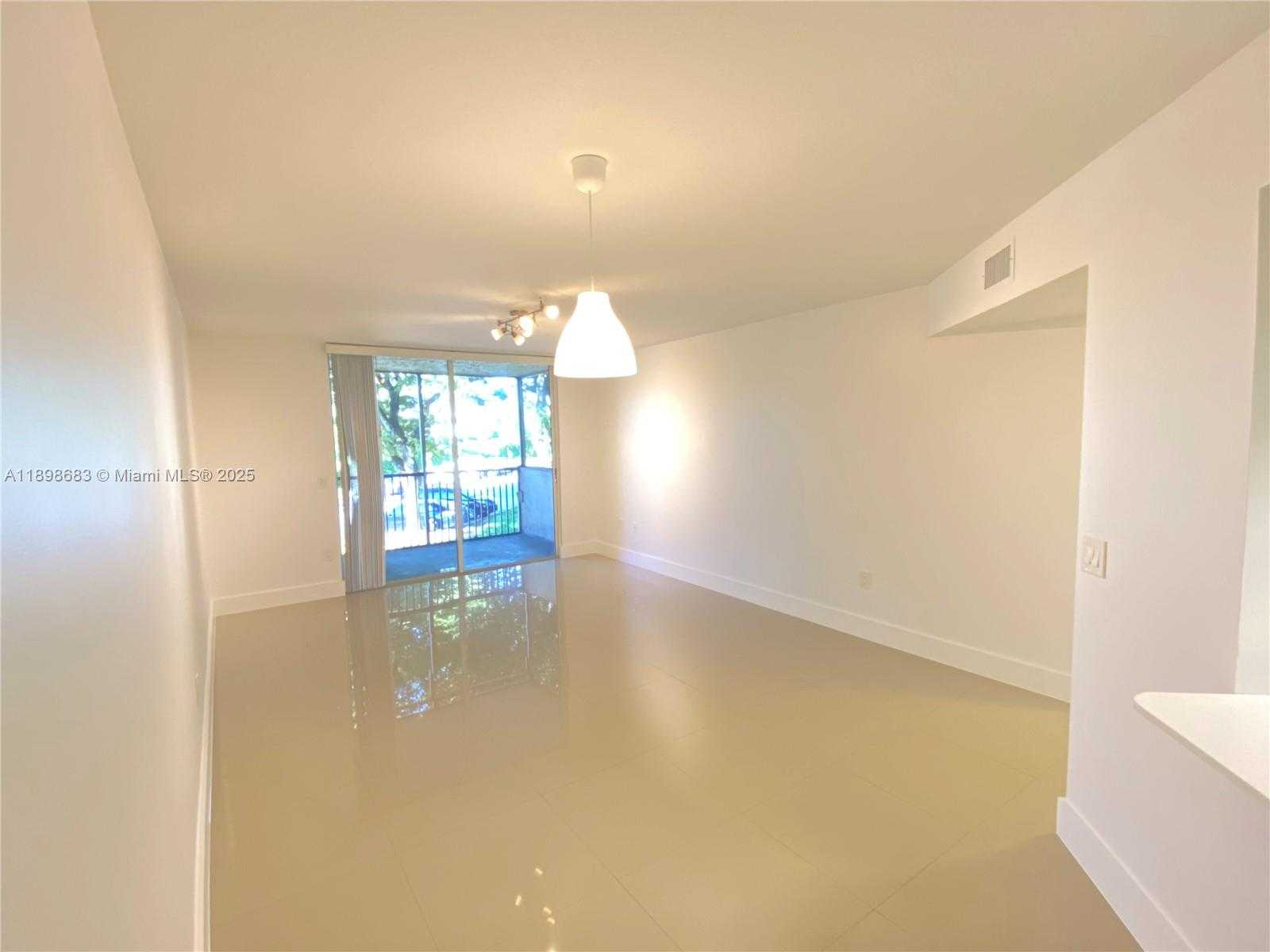 Small Image of 8363 LAKE DR #202, Doral Number 10