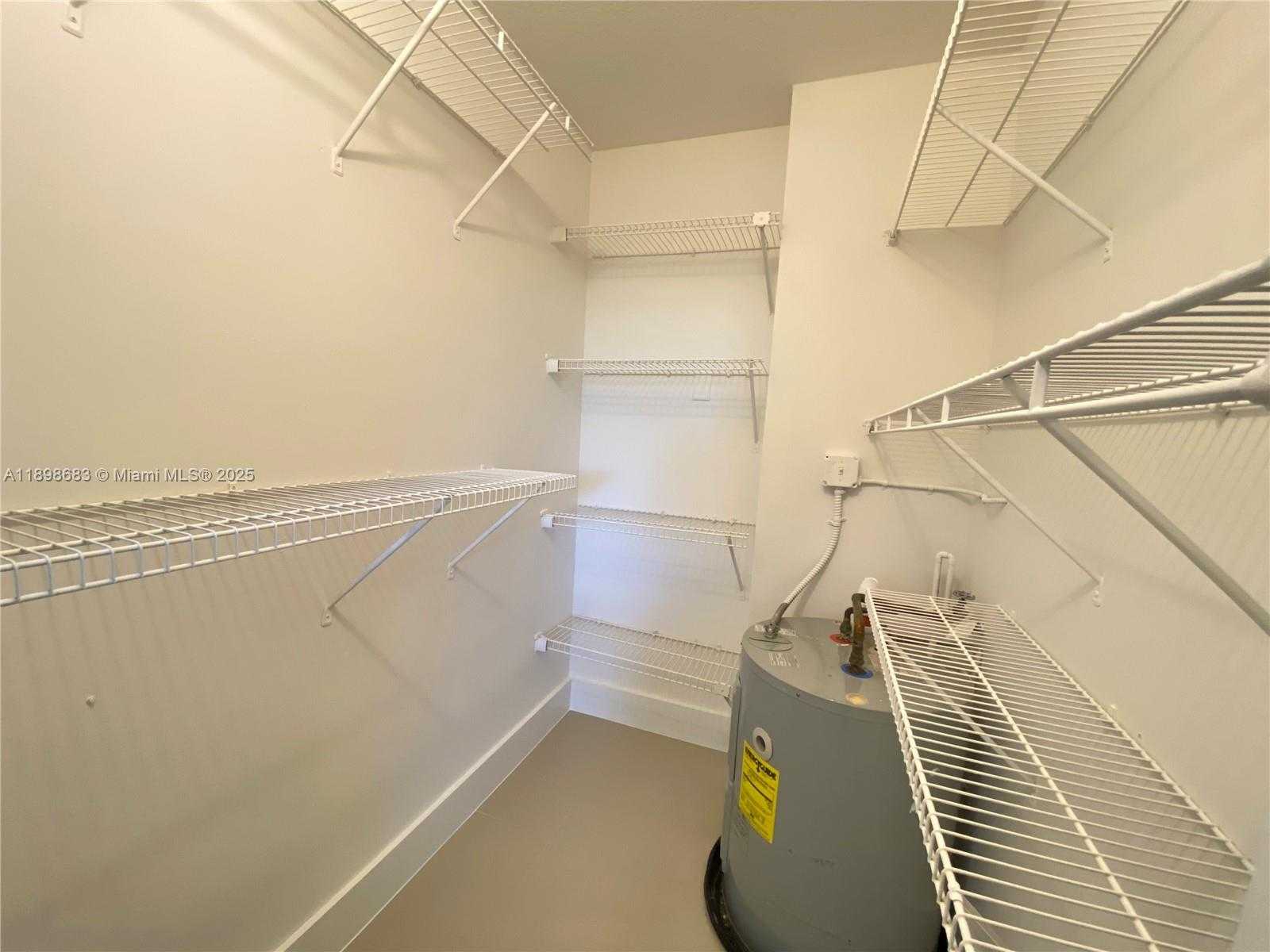 Small Image of 8363 LAKE DR #202, Doral Number 20