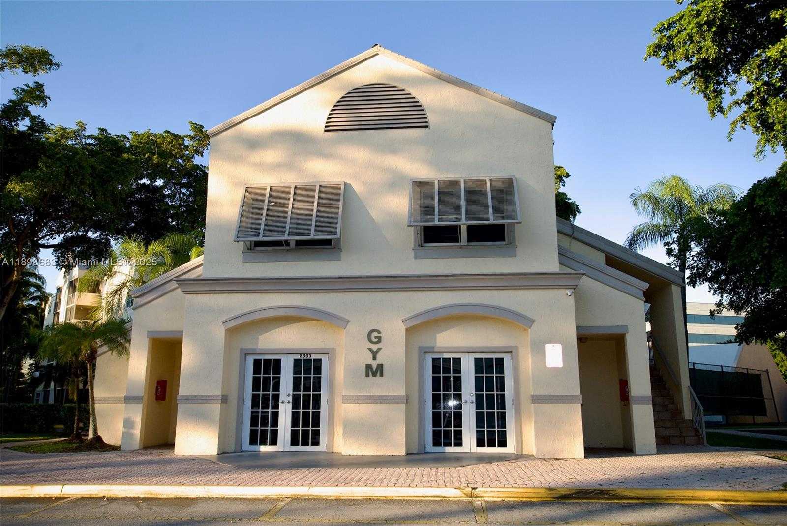 Small Image of 8363 LAKE DR #202, Doral Number 22