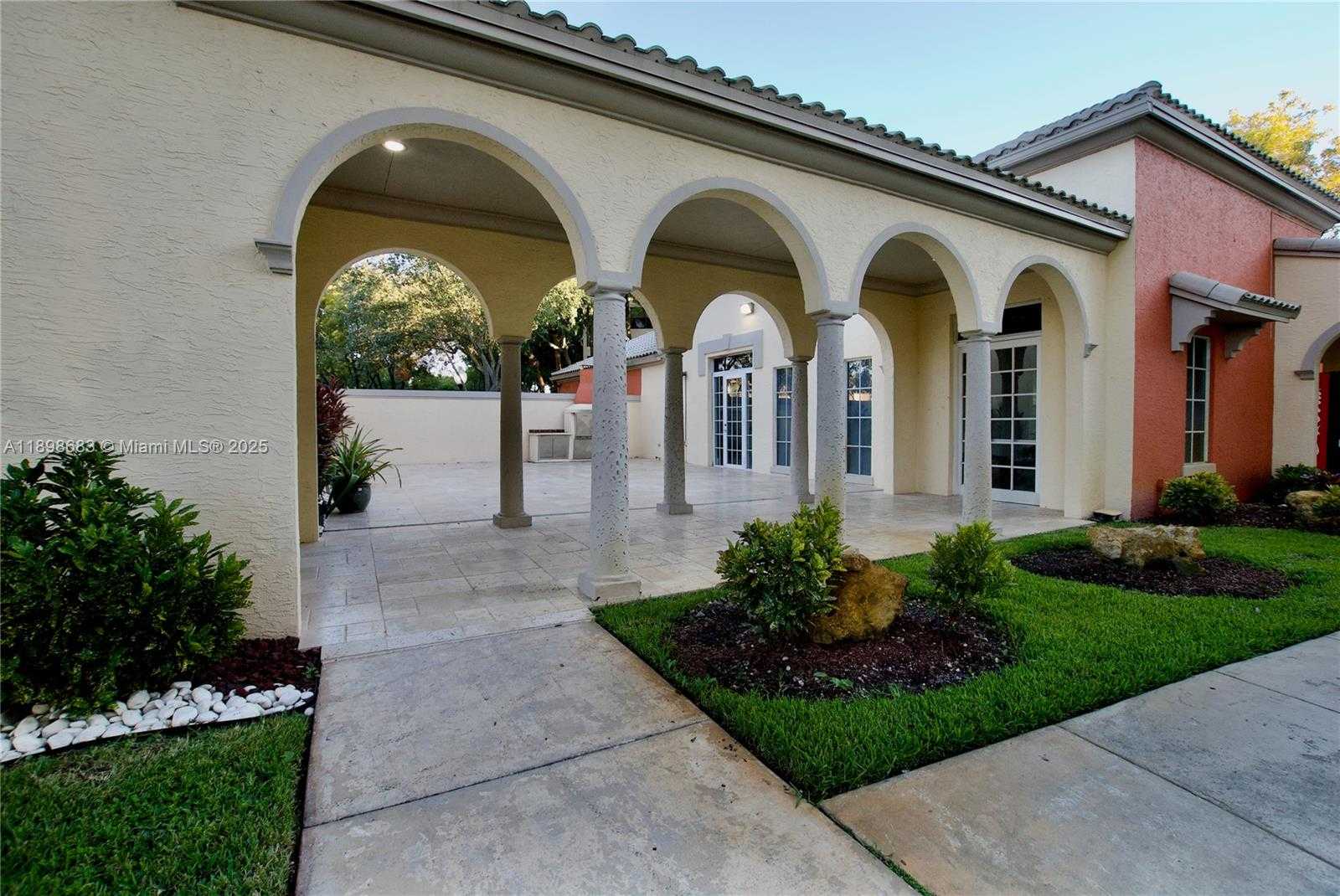 Small Image of 8363 LAKE DR #202, Doral Number 24