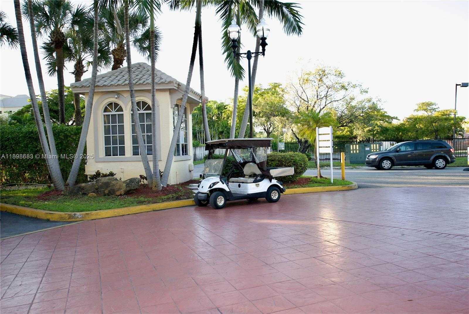 Small Image of 8363 LAKE DR #202, Doral Number 26