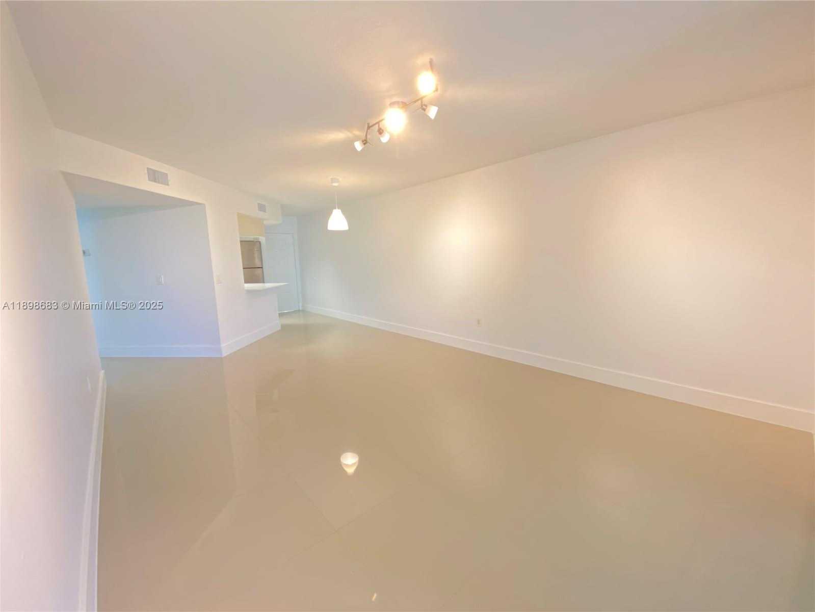 Small Image of 8363 LAKE DR #202, Doral Number 3