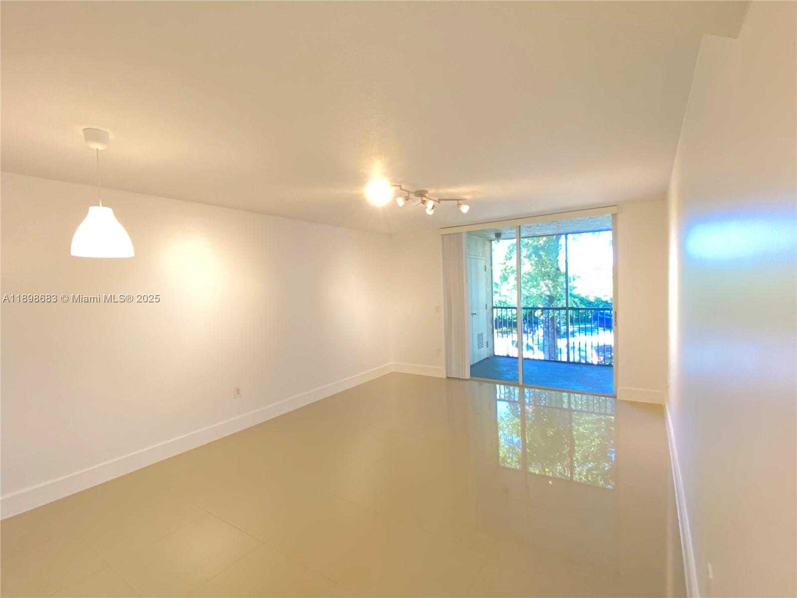 Small Image of 8363 LAKE DR #202, Doral Number 5