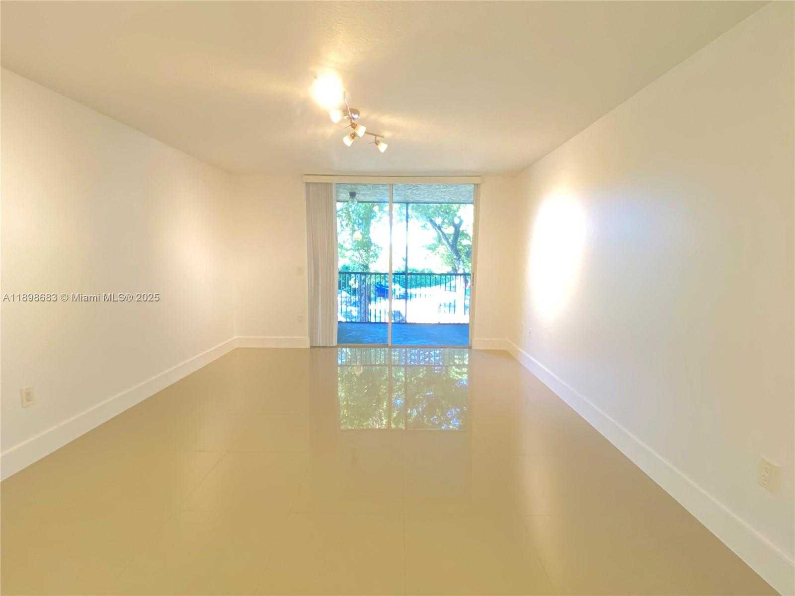 Small Image of 8363 LAKE DR #202, Doral Number 9