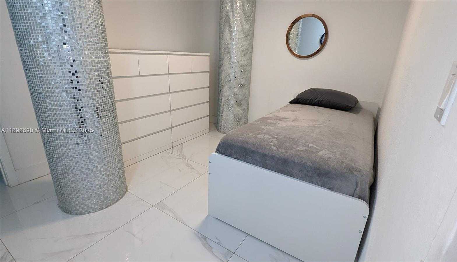 Small Image of 2501 SOUTH OCEAN DR #L04, Hollywood Number 5