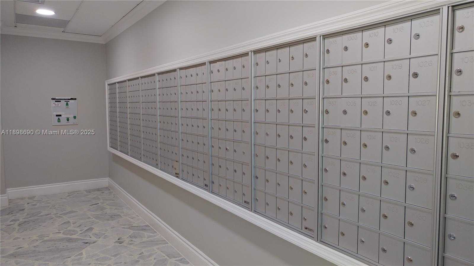 Small Image of 2501 SOUTH OCEAN DR #L04, Hollywood Number 9