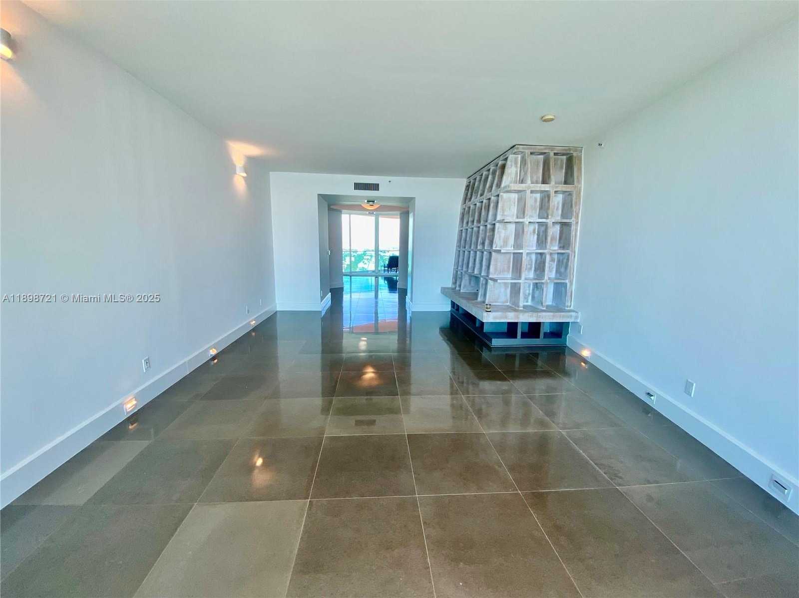 Small Image of 300 SOUTH POINTE DR #3204, Miami Beach Number 10