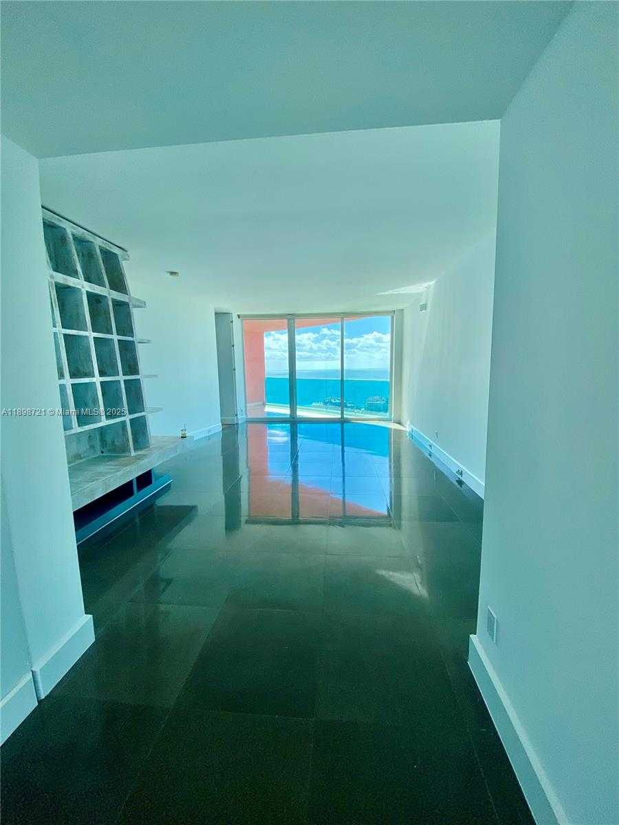 Small Image of 300 SOUTH POINTE DR #3204, Miami Beach Number 11