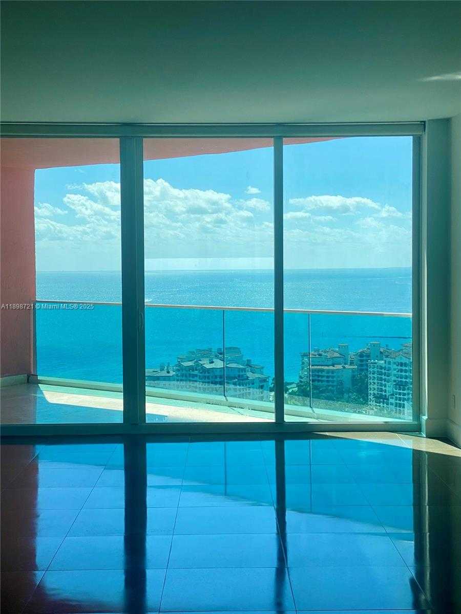 Small Image of 300 SOUTH POINTE DR #3204, Miami Beach Number 12