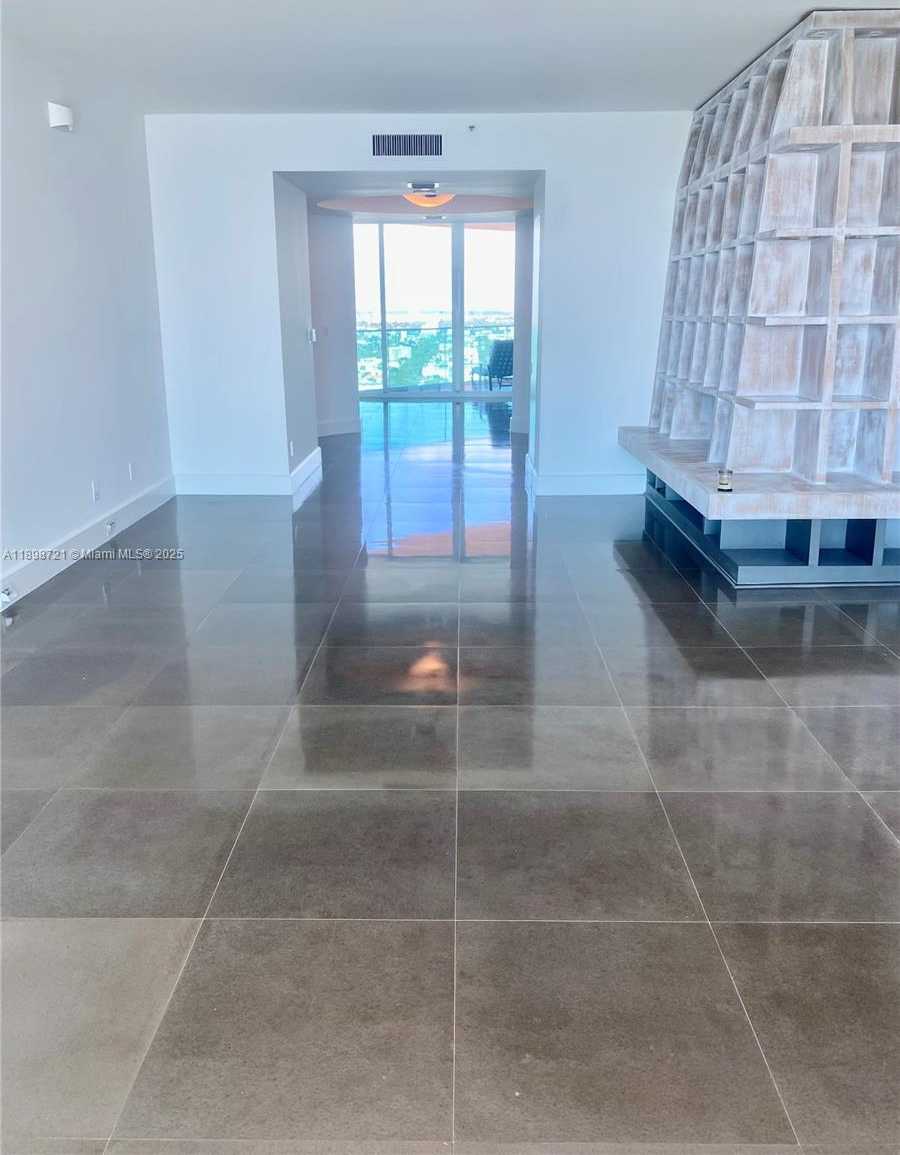 Small Image of 300 SOUTH POINTE DR #3204, Miami Beach Number 13