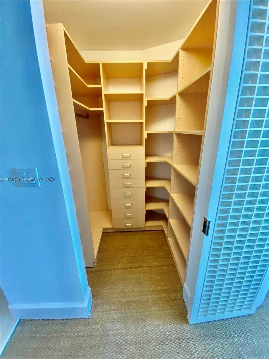 Small Image of 300 SOUTH POINTE DR #3204, Miami Beach Number 16