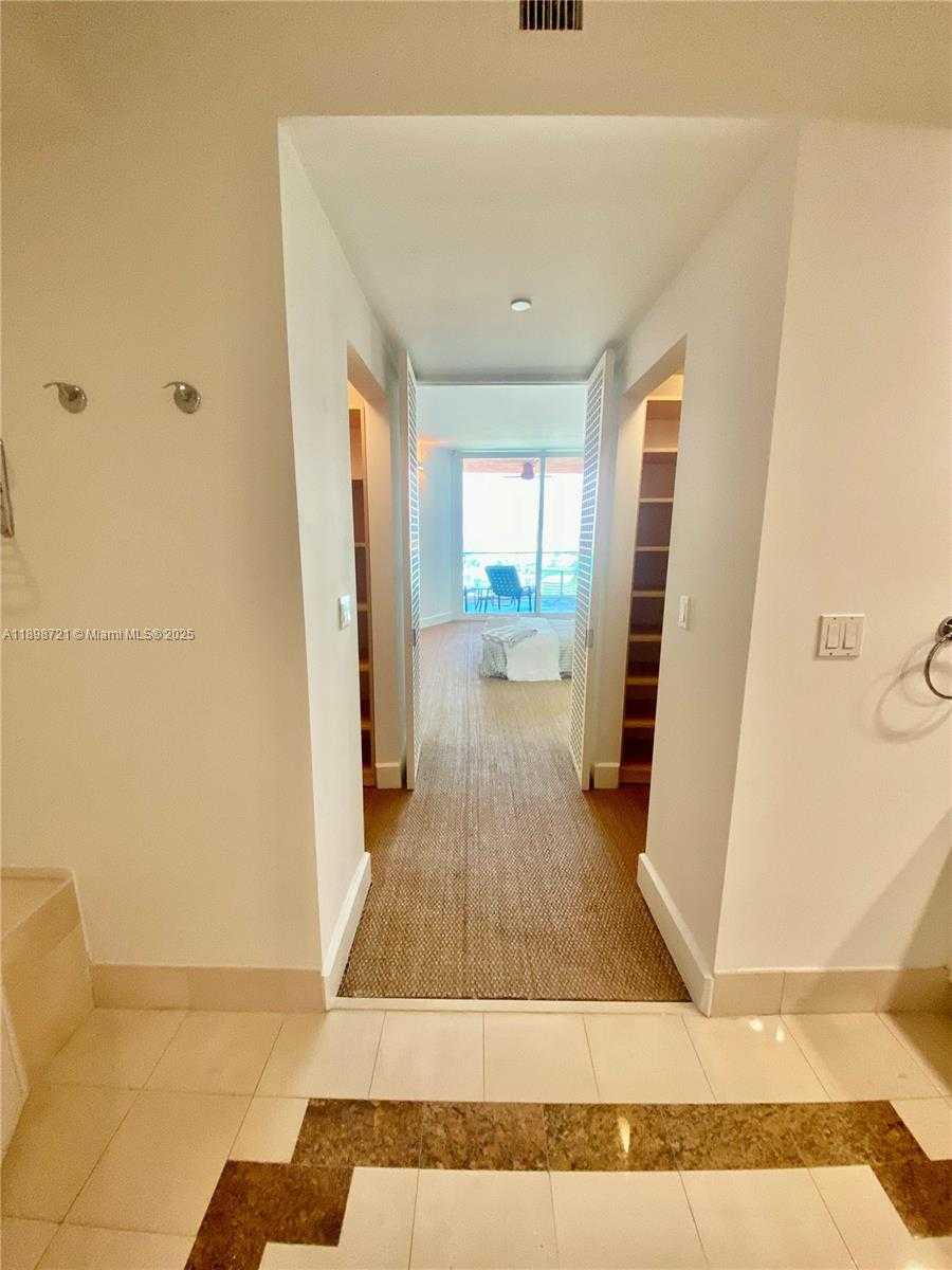 Small Image of 300 SOUTH POINTE DR #3204, Miami Beach Number 18