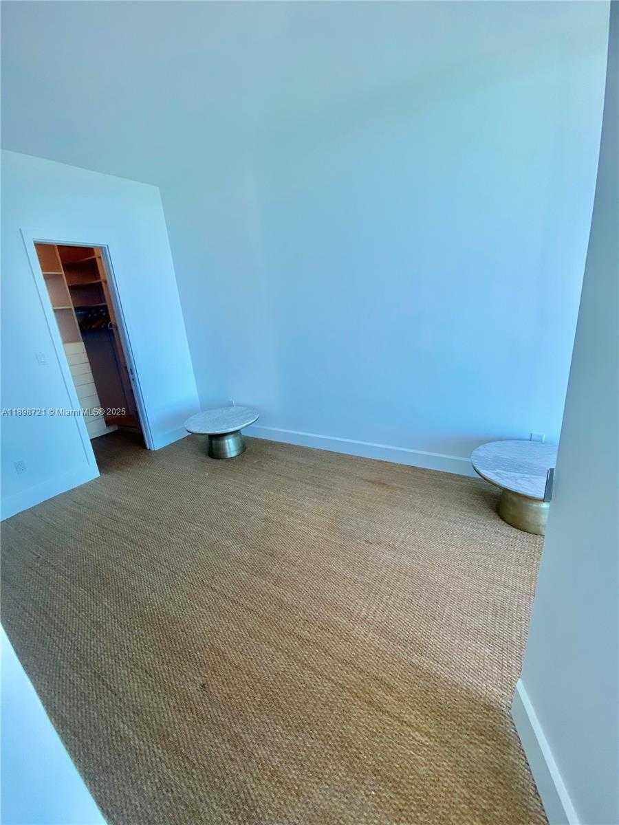 Small Image of 300 SOUTH POINTE DR #3204, Miami Beach Number 19